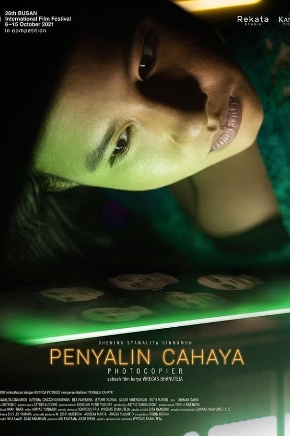 Penyalin Cahaya (2021) film afişi